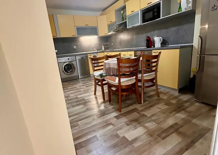 Green Central Apartment Апартамент *