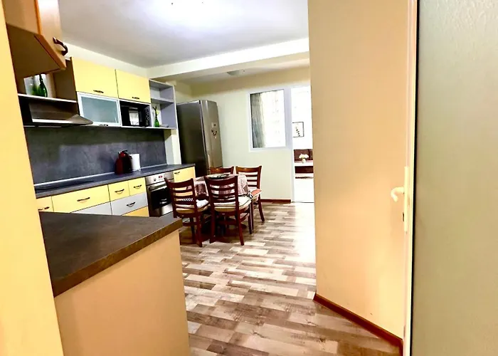 Апартамент Green Central Apartment *